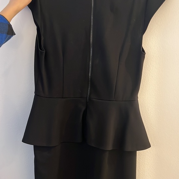 Alice + Olivia size 10 black peplum dress stretch fabric cap sleeve - Picture 7 of 7